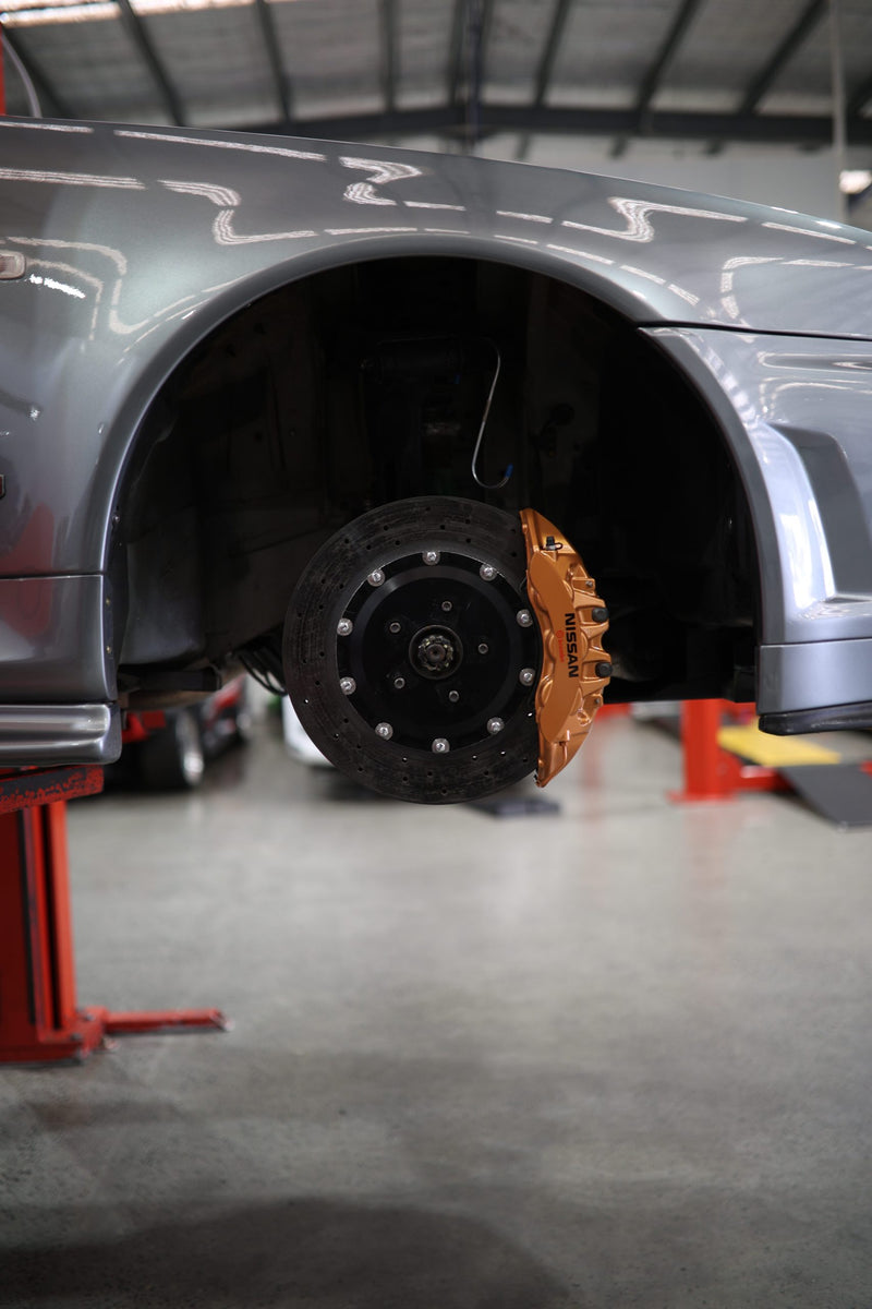 Crank Motorsport R35 GTR Carbon Ceramic Brake Conversion Kit – Nissan Skyline R32-R34 – Black Calipers with Black Hat