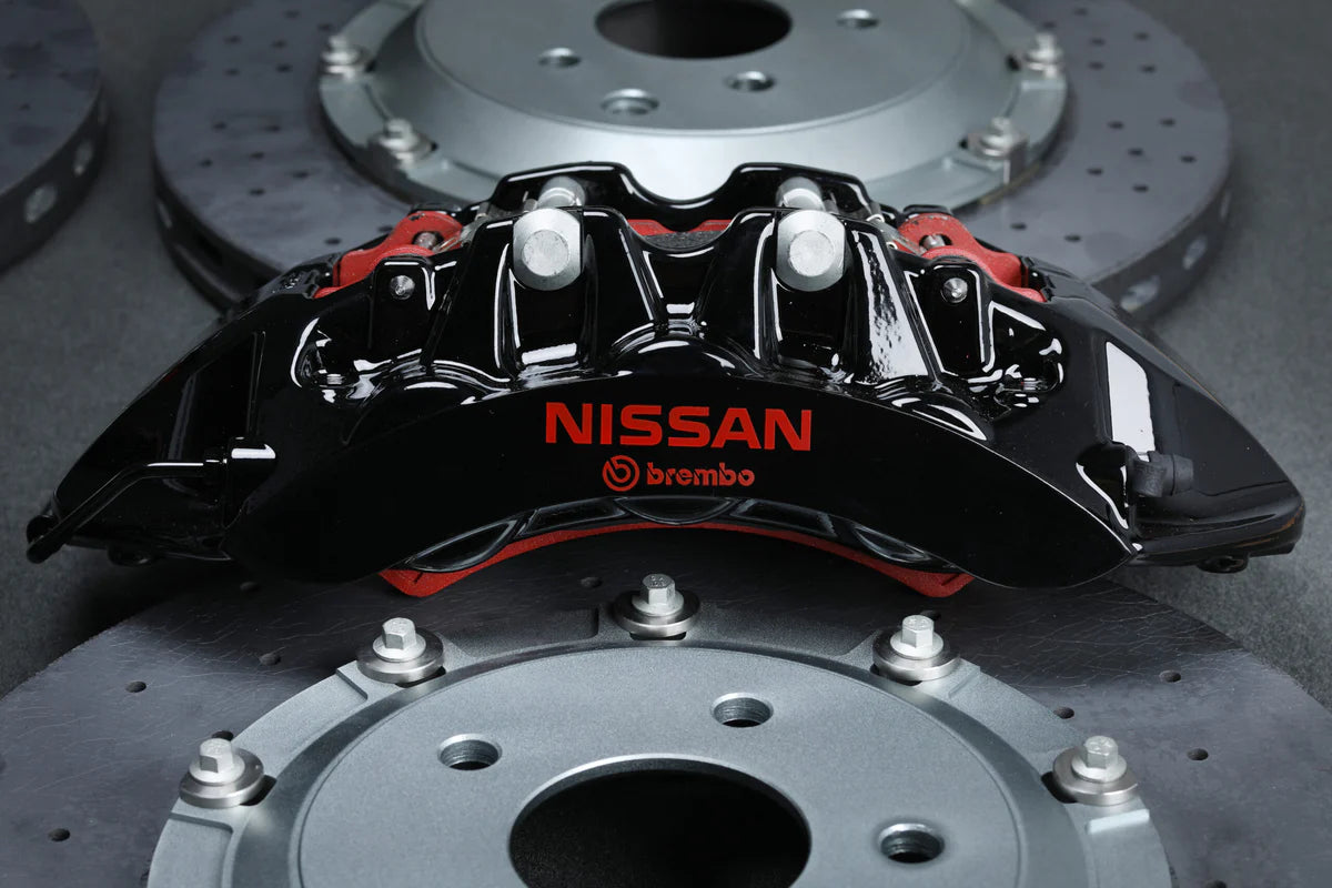 Crank Motorposrt R35 GTR Carbon Ceramic Brake Conversion Kit – Nissan Skyline R32-R34 – Red Calipers with Black Hat