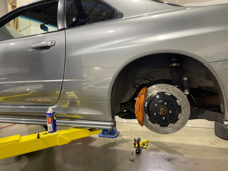 R35 GTR Brake Adapter Kit (V4) to Suit Skyline R32, R33, R34 – Cross Drilled Rotors